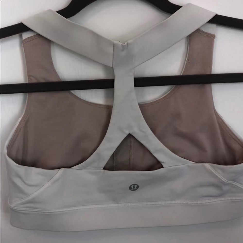 white lululemon sports bra